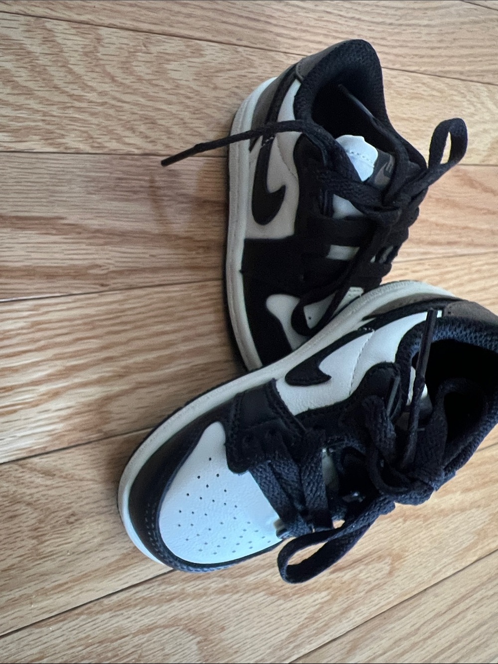 Nike Kids Black and White Low-Top Sneakers toddler boys